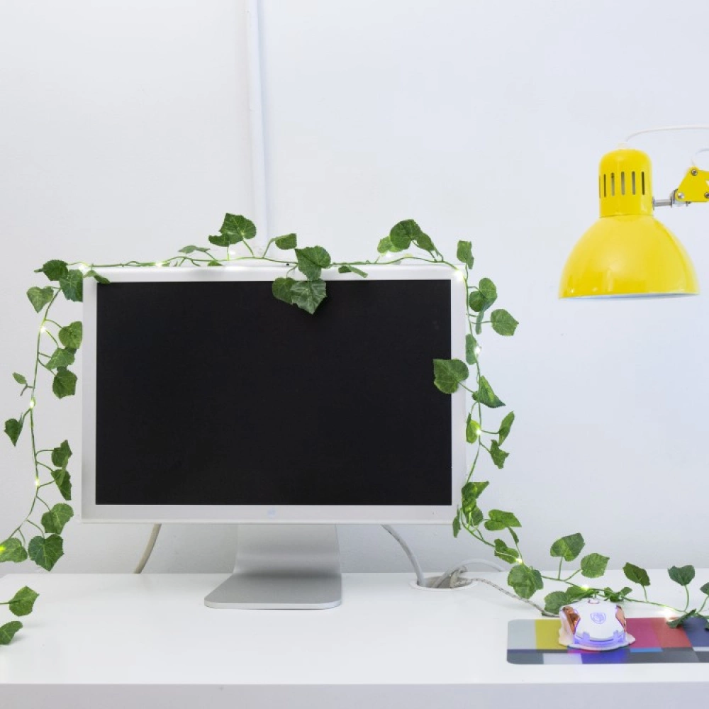 USB Driven Fairy Lights With Green Leaves - Image 4