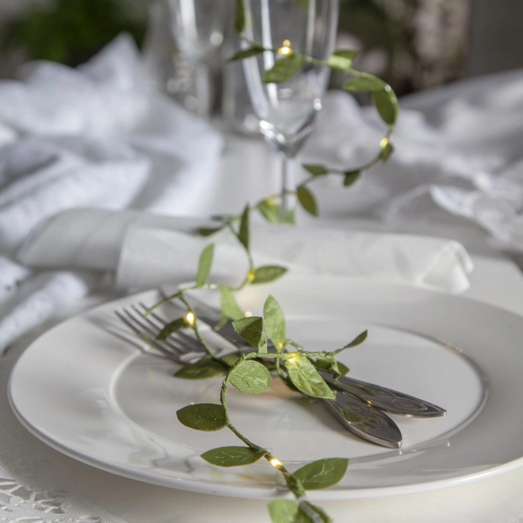 Small Battery-powered String Lights With Tiny Leaves