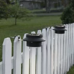 Solar-powered Fence Lighting